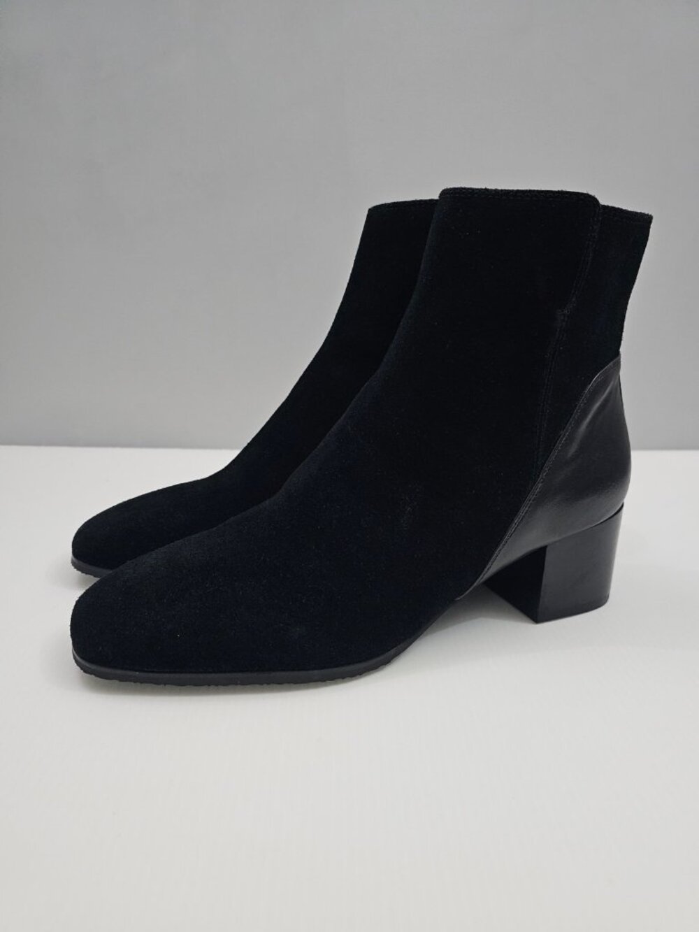 Donald Pliner Kelsee Ankle Boot Black Suede Square Toe Block Heel Womens 9 NEW